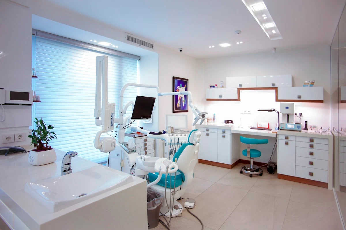 Phòng khám nha khoa hiện đại ghế nha công nghệ cao đạt chuẩn quốc tế